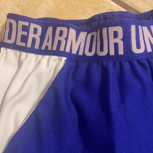 Under Armour running shorts - Picture 3 of 7